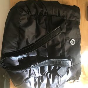 Black lululemon travel tote